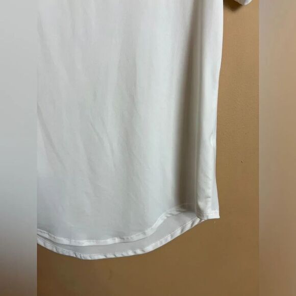 LuLaRoe Ivory White Short Sleeve Simply Comfortable T-Shirt w/ Rounded Hem Small - Picture 2 of 5